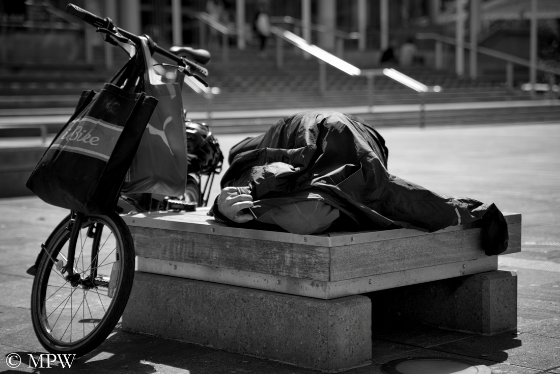 Auckland City street photo, Queent St, black and white
